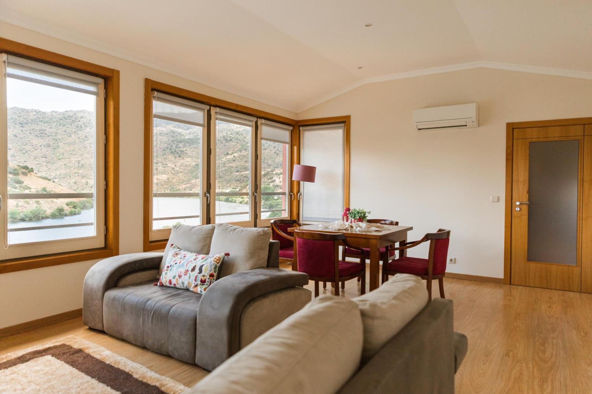 Olhares Do Douro Guest House Torre De Moncorvo Bagian luar foto