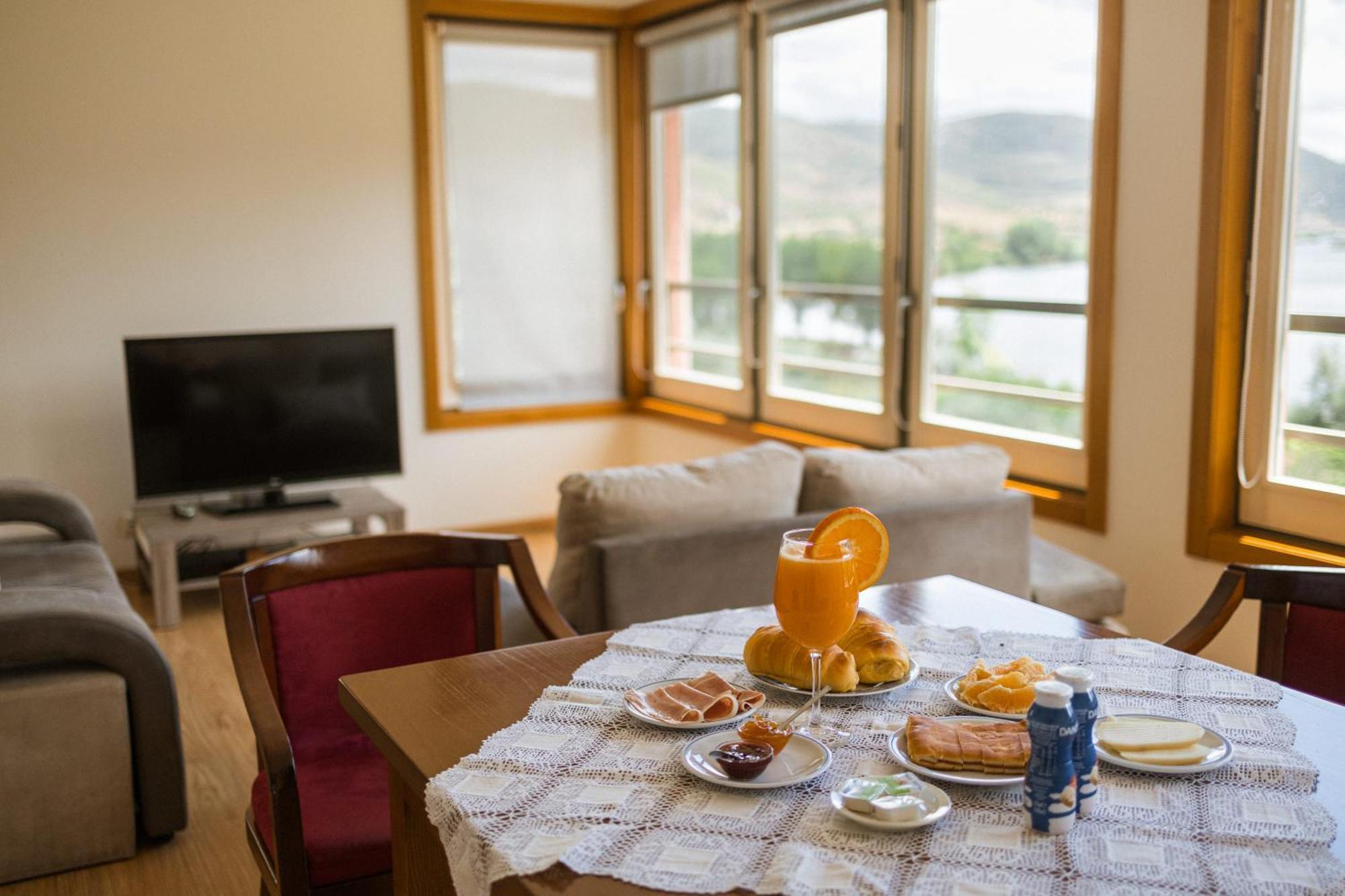 Olhares Do Douro Guest House Torre De Moncorvo Bagian luar foto