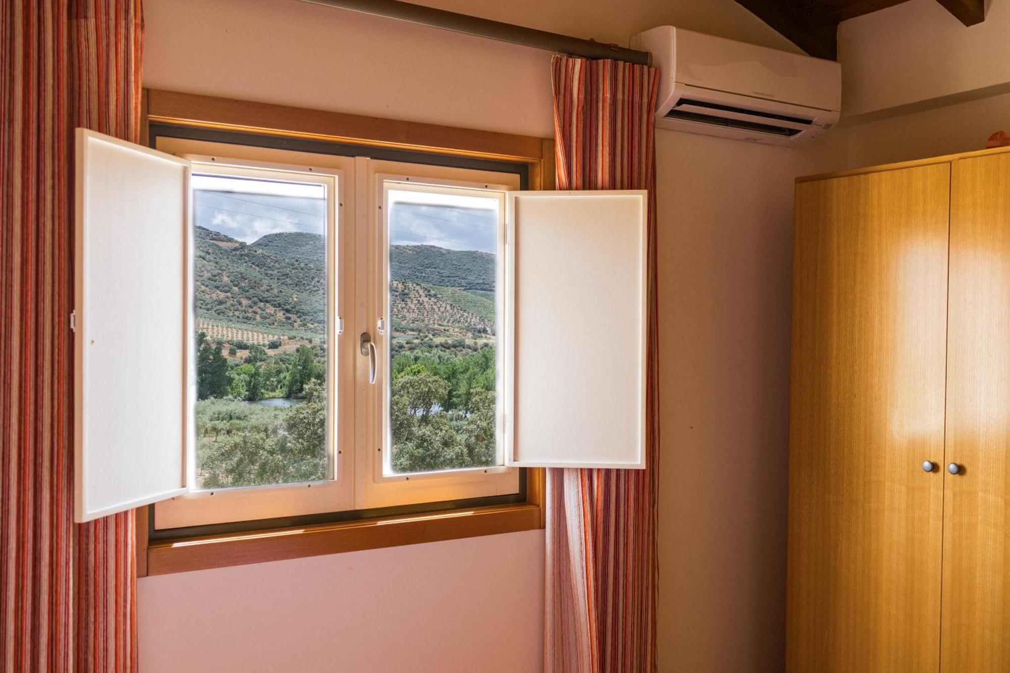 Olhares Do Douro Guest House Torre De Moncorvo Bagian luar foto