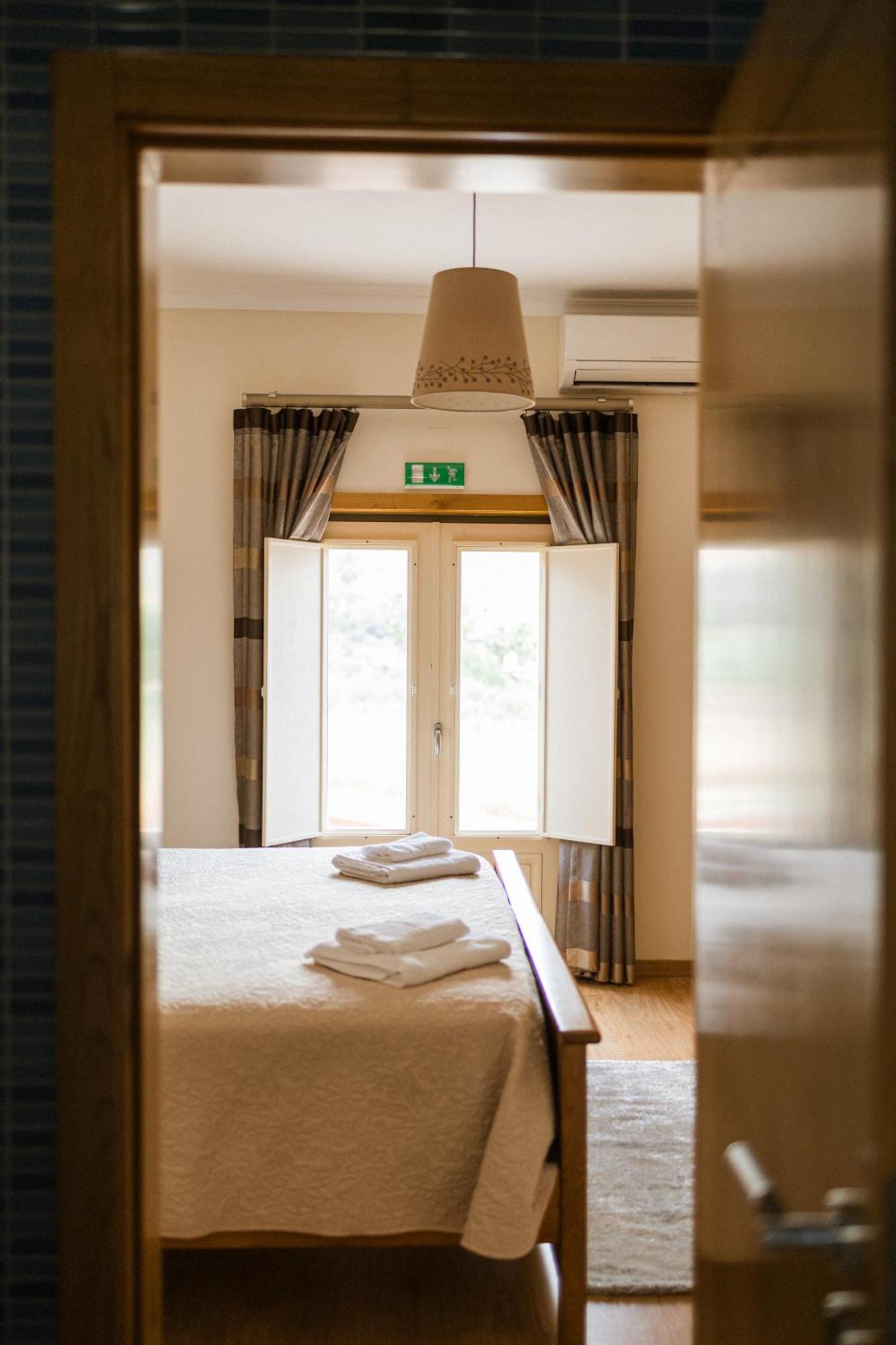 Olhares Do Douro Guest House Torre De Moncorvo Bagian luar foto