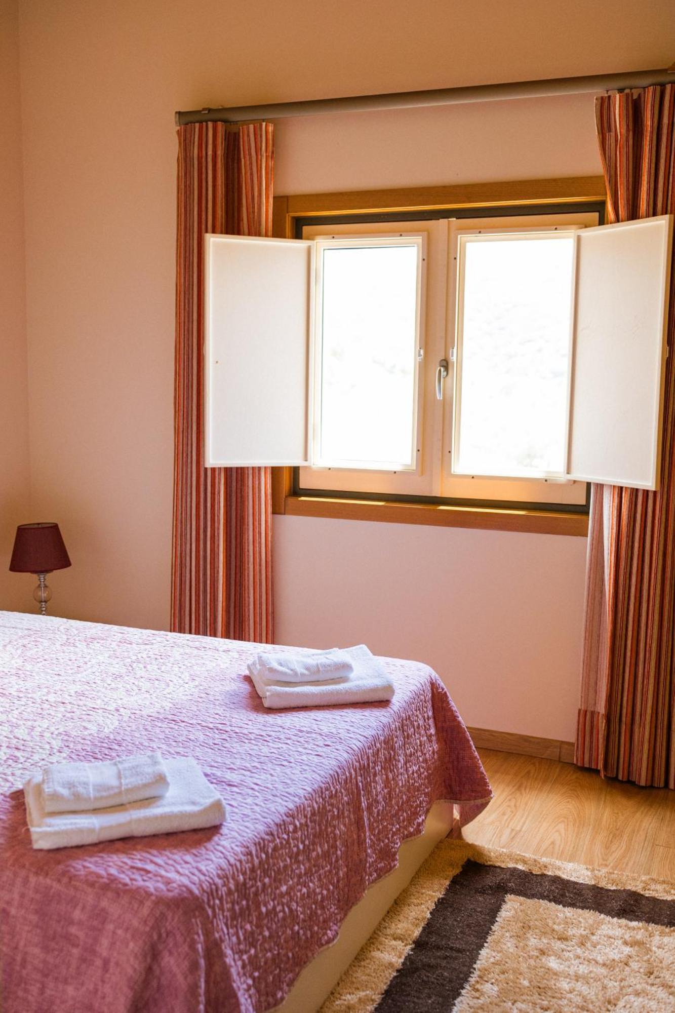 Olhares Do Douro Guest House Torre De Moncorvo Bagian luar foto